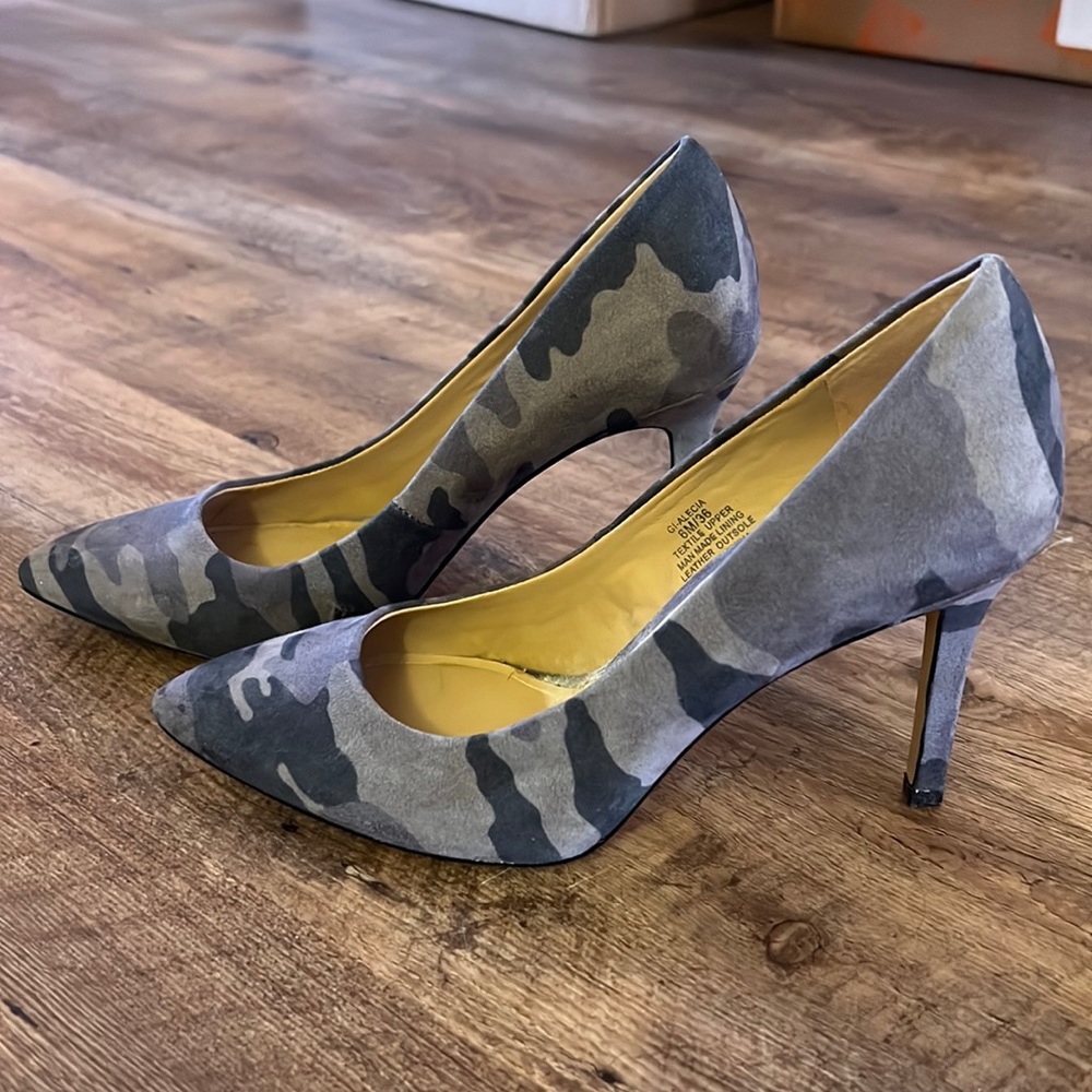 Camouflage colored heels size 6